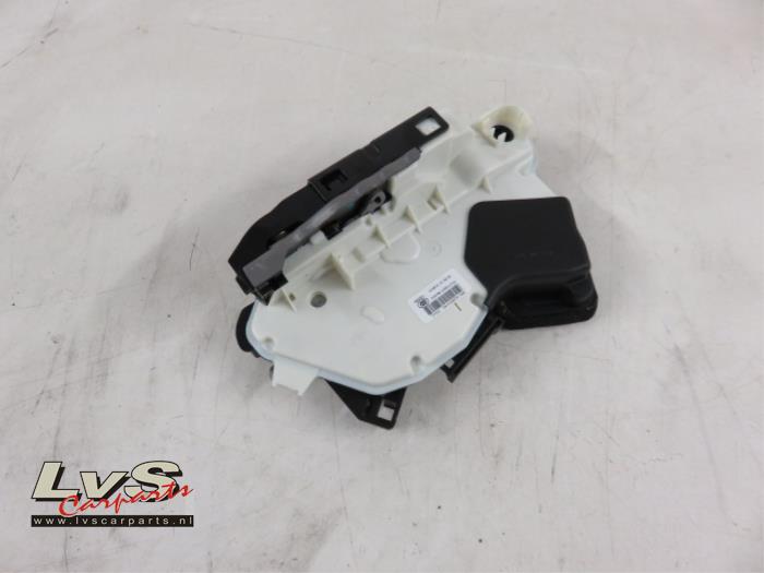 Volkswagen Polo Serrure portière mécanique 4portes avant droite