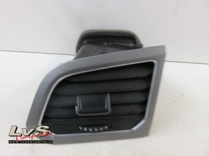 Volkswagen Golf Sportsvan Grille aération tableau de bord