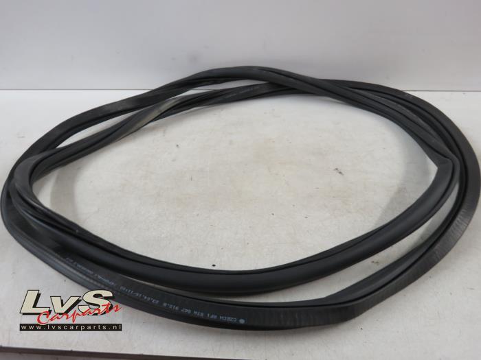 Volkswagen Golf Sportsvan Portierrubber 4Deurs rechts-achter