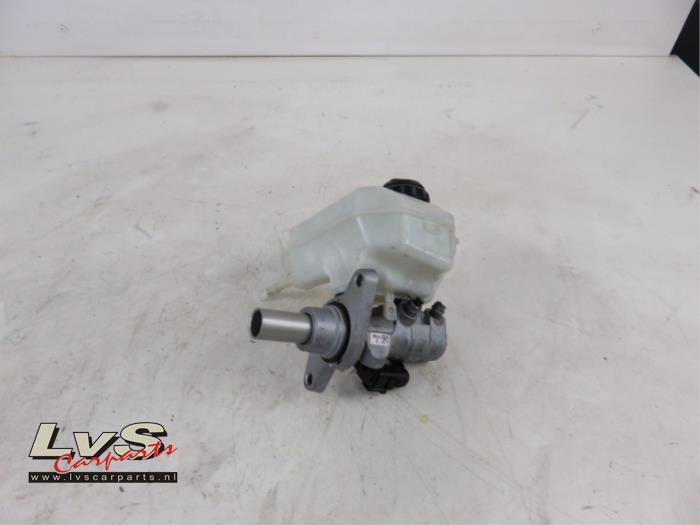 Volkswagen Passat Master cylinder