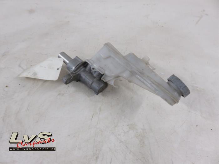 Suzuki SX-4 Master cylinder