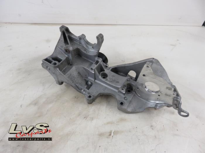 Volkswagen Crafter Alternator lower bracket