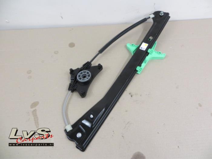 Volkswagen Tiguan Mécanique vitre 4portes arrière droite