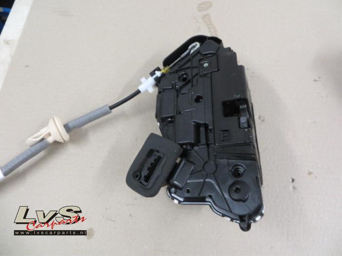Volkswagen Tiguan Deurslot Mechaniek 4Deurs links-voor