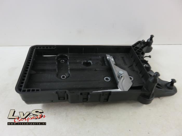 Volkswagen Tiguan Battery box