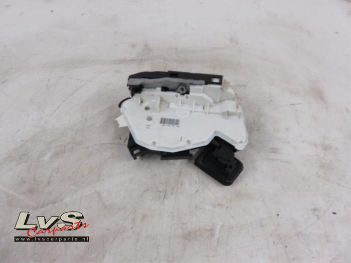 Volkswagen Golf Türschlossmechanik 4-türig rechts vorne