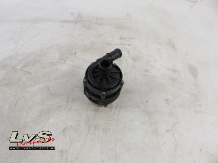 Volkswagen Golf Additional water pump