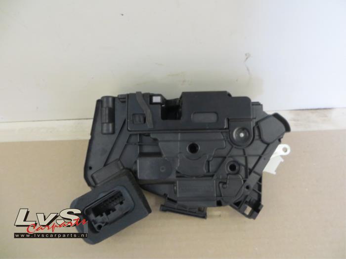 Volkswagen Golf Türschlossmechanik 4-türig rechts vorne