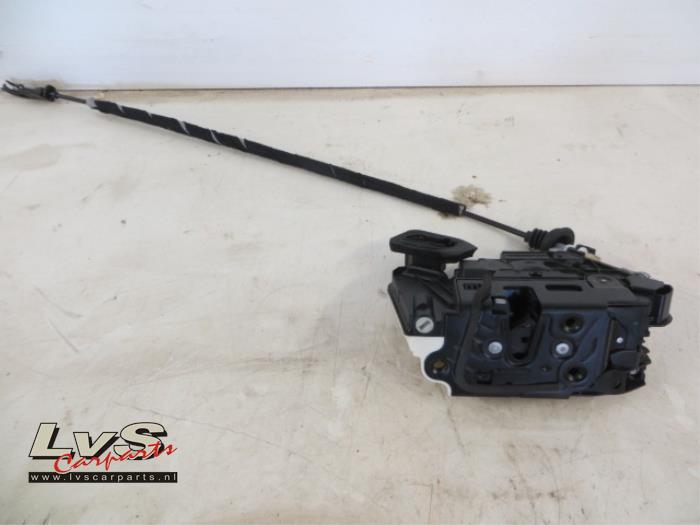 Volkswagen Polo Deurslot Mechaniek 4Deurs links-voor