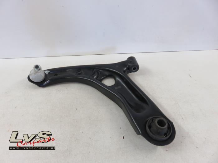 Peugeot 107 Draagarm links-voor