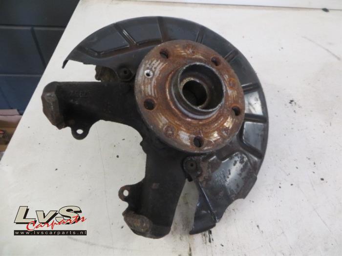 Volkswagen Golf Fusee links-voor