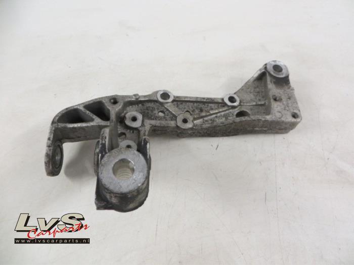 Volkswagen Golf Front wishbone support, left