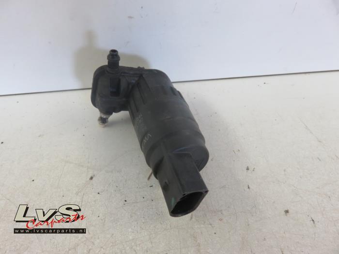 Volkswagen Golf Windscreen washer pump