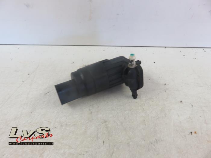 Volkswagen Golf Windscreen washer pump