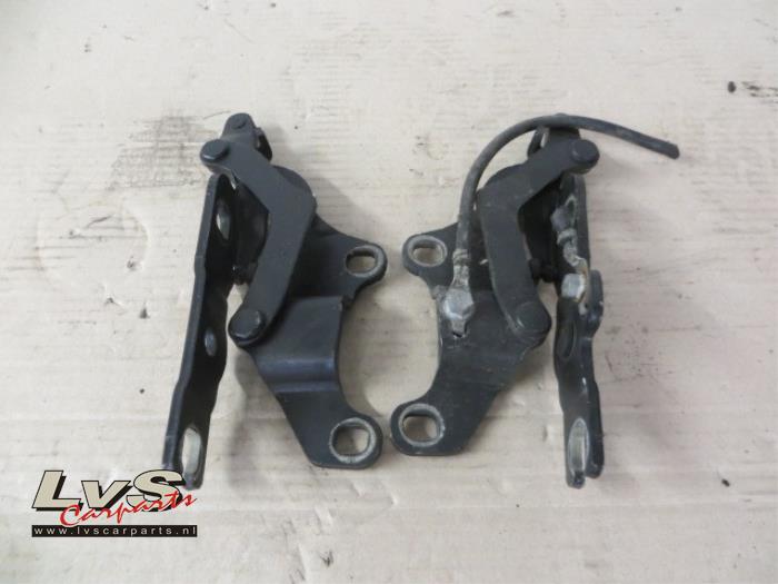 BMW 1-Serie Bonnet Hinge
