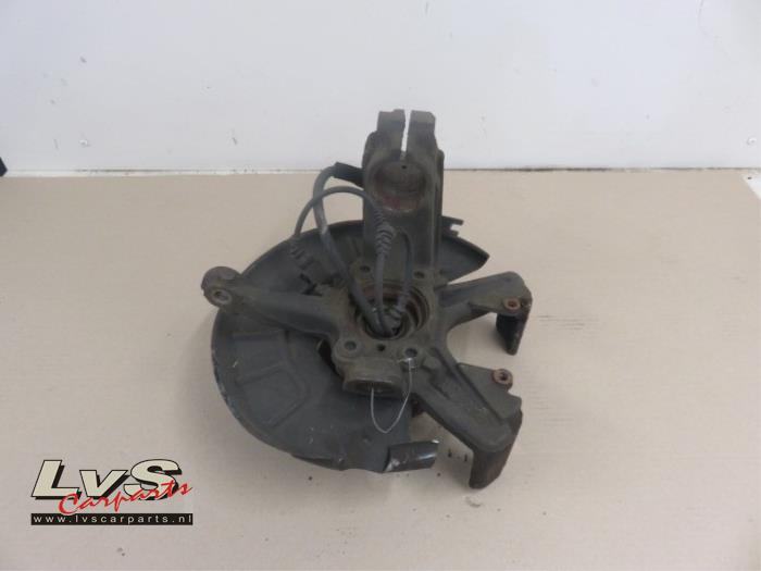 Volkswagen Touran Fusee links-voor