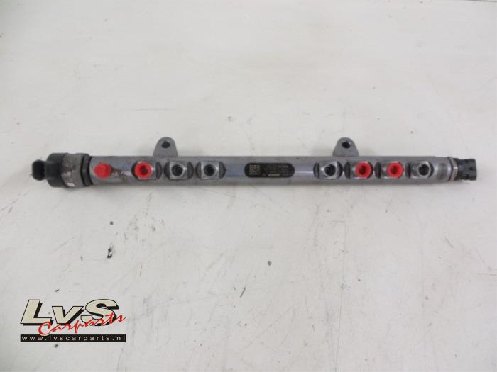 Volvo XC60 Fuel distributor