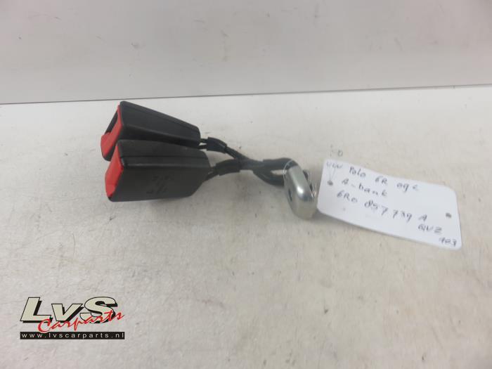 Volkswagen Polo Rear seatbelt buckle, centre