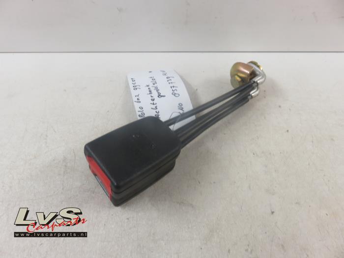 Volkswagen Polo Rear seatbelt buckle, centre