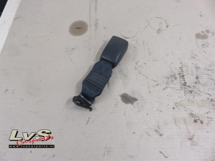 Toyota Yaris Sicherheitsgurt Schließe Mitte hinten