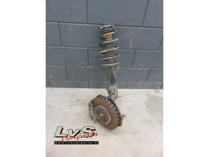 Mercedes B-Klasse Stoßdämpferstrebe rechts vorne