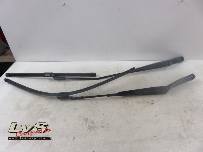 Volkswagen Golf Bras essuie-glace avant