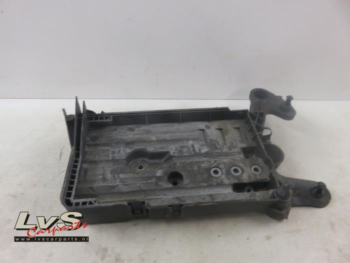 Volkswagen Golf Boîtier de batterie