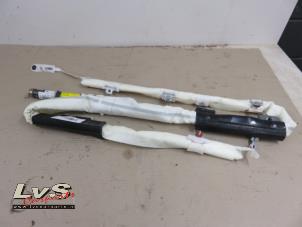 Begagnade Takgardinairbag, vänster Kia Carens IV (RP) Pris € 133,00 Marginaltabell erbjuds av LvS Carparts