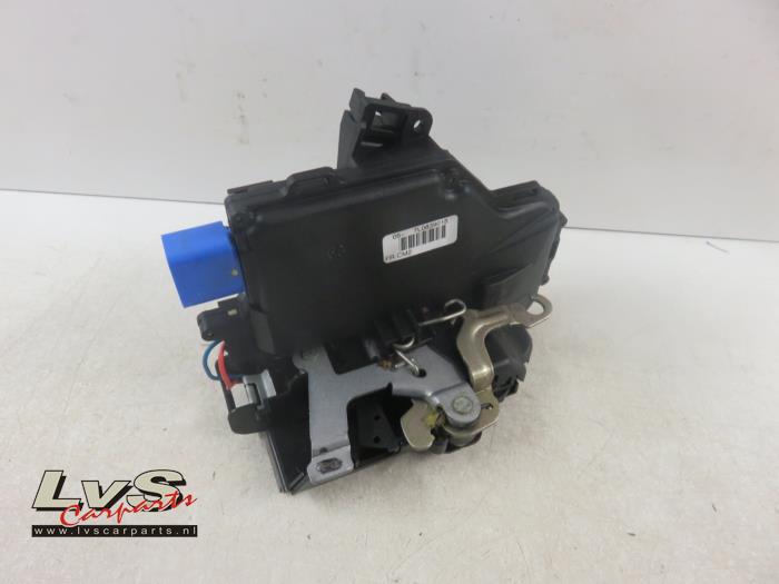 Skoda Octavia Serrure portière mécanique 4portes arrière gauche