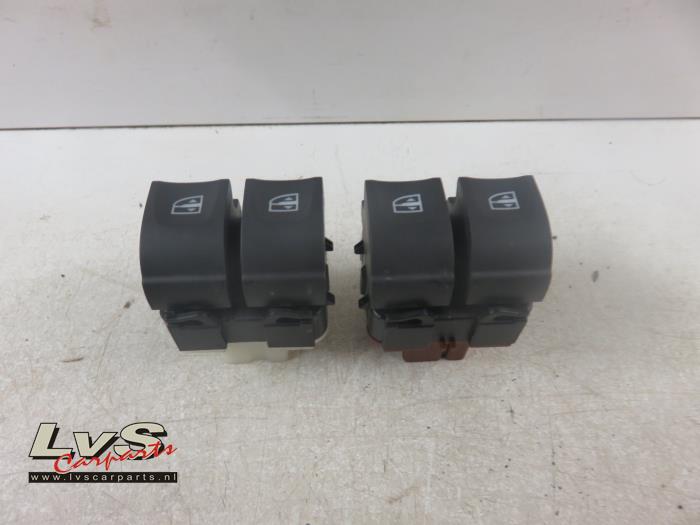 Renault Captur Electric window switch
