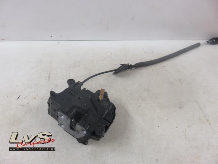 Renault Captur Front door lock mechanism 4-door, right