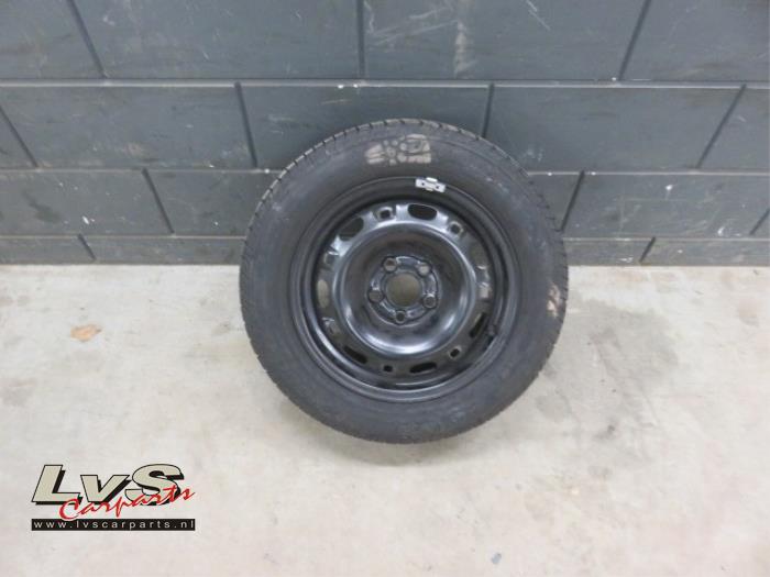 Volkswagen Fox Space-saver spare wheel