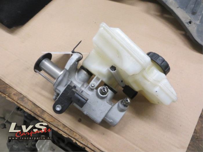 Volkswagen Golf Master cylinder