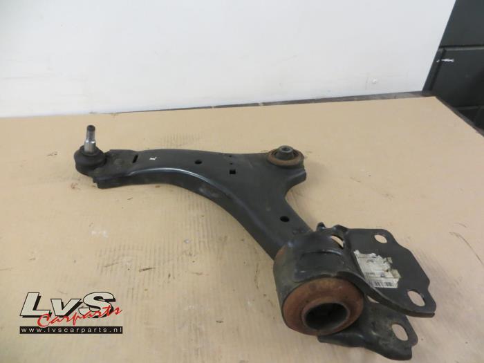 Volvo V70 Draagarm links-voor