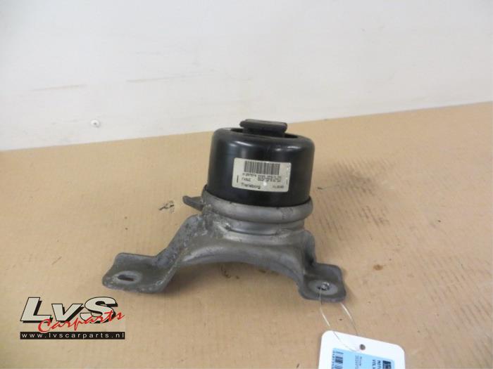 Volvo V70 Engine mount