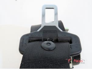 Gebruikte Veiligheidsgordel links-achter BMW 1 serie (E81) 118d 16V Prijs € 9,95 Margeregeling aangeboden door Focus Automotive