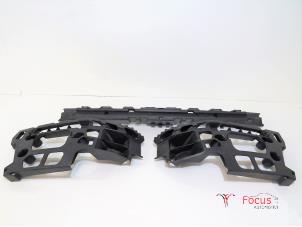 Gebruikte Bumperbalk achter Peugeot 407 SW (6E) 1.6 HDiF 16V Prijs € 35,00 Margeregeling aangeboden door Focus Automotive