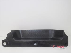 Gebruikte Treeplank links Renault Trafic (1FL/2FL/3FL/4FL) Prijs € 20,00 Margeregeling aangeboden door Focus Automotive