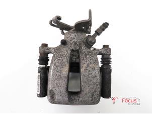 Gebruikte Remklauw (Tang) links-achter Opel Insignia 2.0 CDTI 16V 130 Ecotec Prijs € 40,00 Margeregeling aangeboden door Focus Automotive