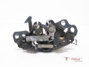 Begagnade Låsmekanism, motorhuv Nissan Juke (F15) 1.2 DIG-T 16V Pris € 25,00 Marginaltabell erbjuds av Focus Automotive