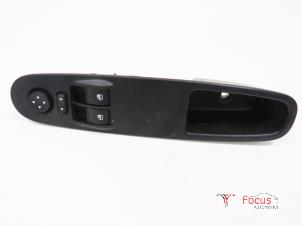 Gebruikte Combischakelaar ramen Fiat Punto III (199) 1.3 JTD Multijet Start&Stop 16V Prijs € 25,00 Margeregeling aangeboden door Focus Automotive