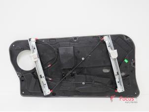 Gebruikte Ruitmechaniek 2Deurs rechts-voor Ford Fiesta 6 (JA8) 1.0 EcoBoost 12V 100 Prijs € 25,00 Margeregeling aangeboden door Focus Automotive