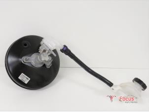 Gebruikte Rembekrachtiger Ford Fiesta 6 (JA8) 1.0 SCI 12V 80 Van Prijs € 19,95 Margeregeling aangeboden door Focus Automotive