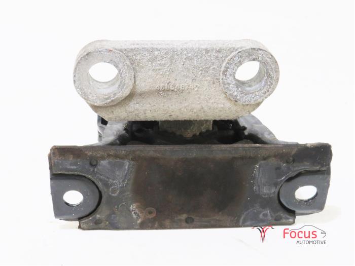 Fäste, växellåda från en Opel Corsa E 1.2 16V 2016