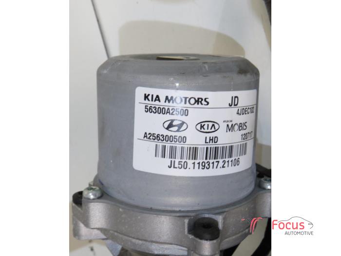 Elservostyrningsenhet från en Kia Cee'd Sportswagon (JDC5) 1.6 CRDi 16V VGT 2017