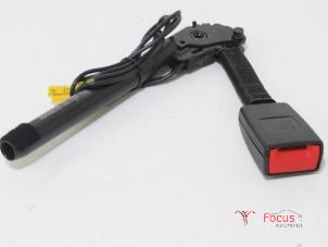 Gebruikte Gordelspanner rechts Mercedes E (W211) 2.2 E-220 CDI 16V Prijs € 35,00 Margeregeling aangeboden door Focus Automotive