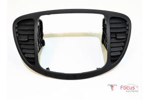 Gebruikte Luchtrooster Dashboard Hyundai i10 (F5) 1.1i 12V LPG Prijs € 15,00 Margeregeling aangeboden door Focus Automotive