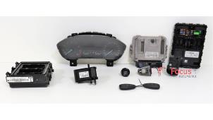 Używane Stacyjka + sterownik Ford Fiesta 7 1.0 EcoBoost 12V 100 Cena € 350,00 Procedura marży oferowane przez Focus Automotive