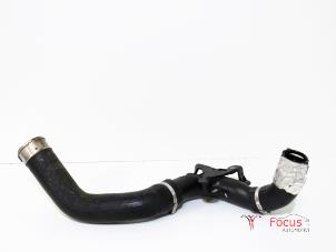 Begagnade Laddluftkylarrör Renault Clio IV Estate/Grandtour (7R) 0.9 Energy TCE 75 12V Pris € 25,00 Marginaltabell erbjuds av Focus Automotive