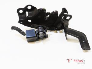 Begagnade Låsmekanism, motorhuv Nissan Juke (F15) 1.5 dCi Pris € 15,00 Marginaltabell erbjuds av Focus Automotive